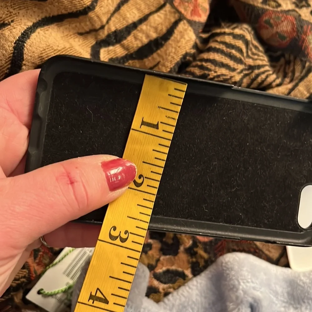 IPHONE 5,6 Black case with multiple tools & kick stand great for outdoors